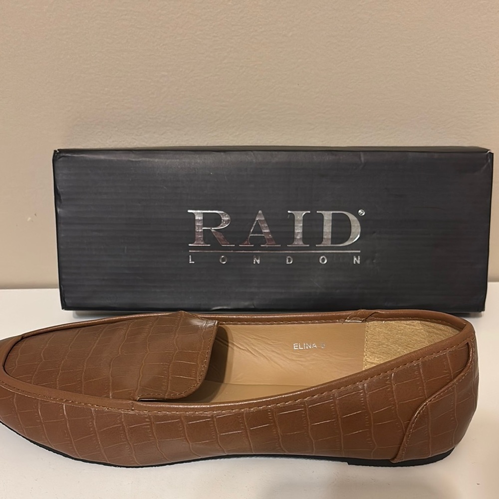 Brown Leather Flats with Textured Finish